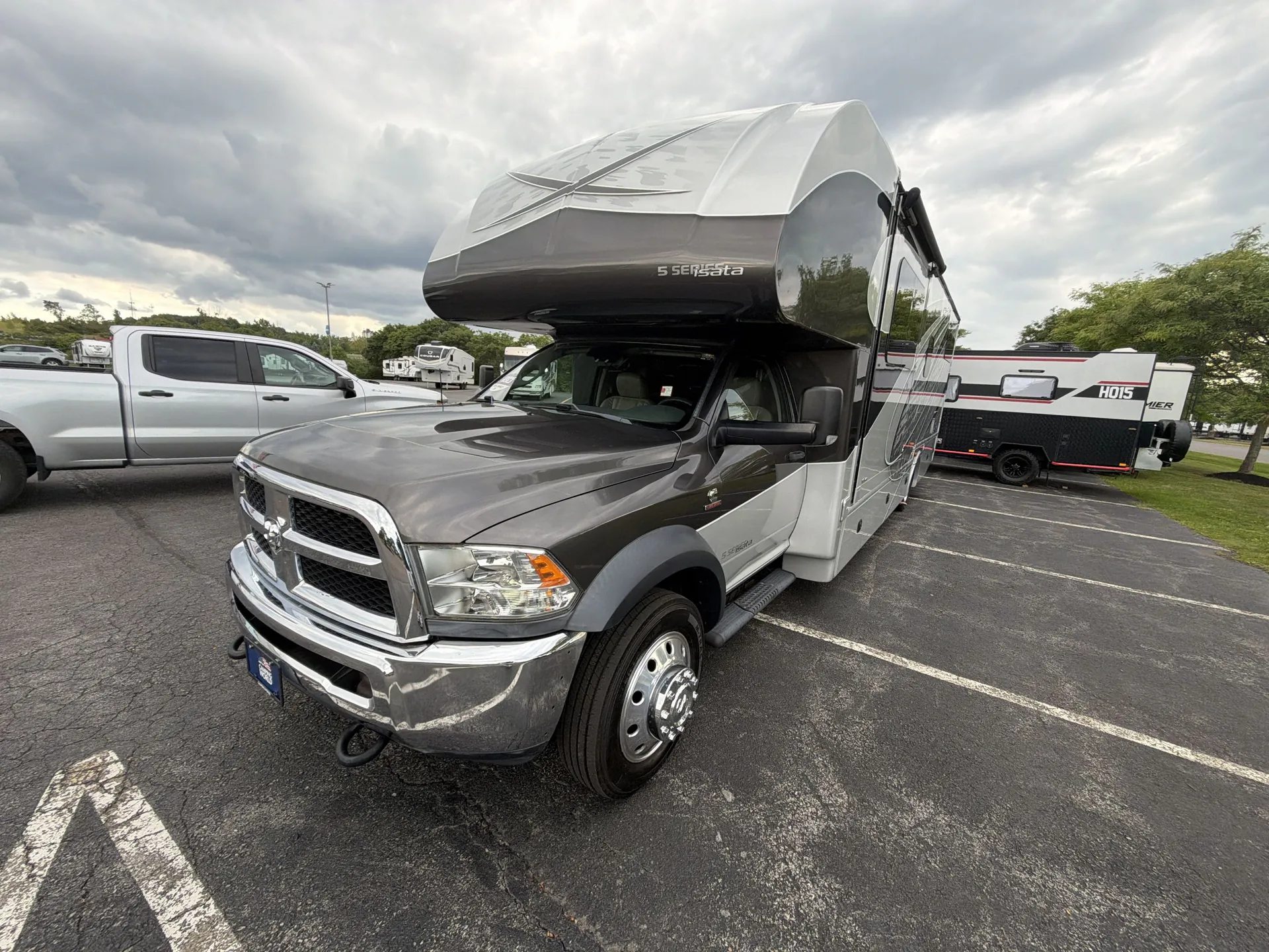 2018 Dynamax Corp Isata 5 Series 36DS — living area main