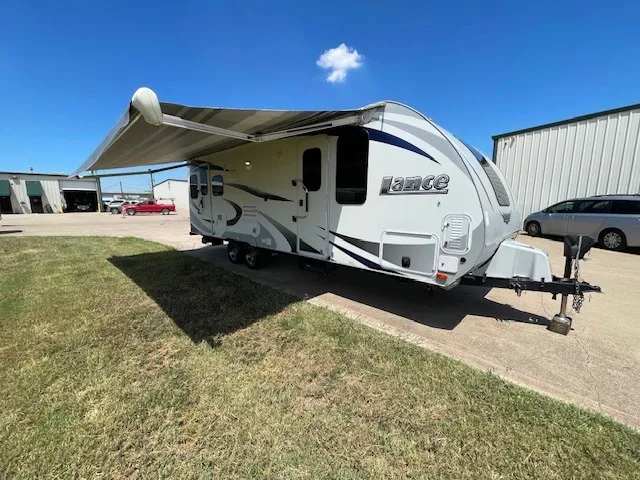 2019 Lance Lance Travel Trailers Used    2375 - Photo 2