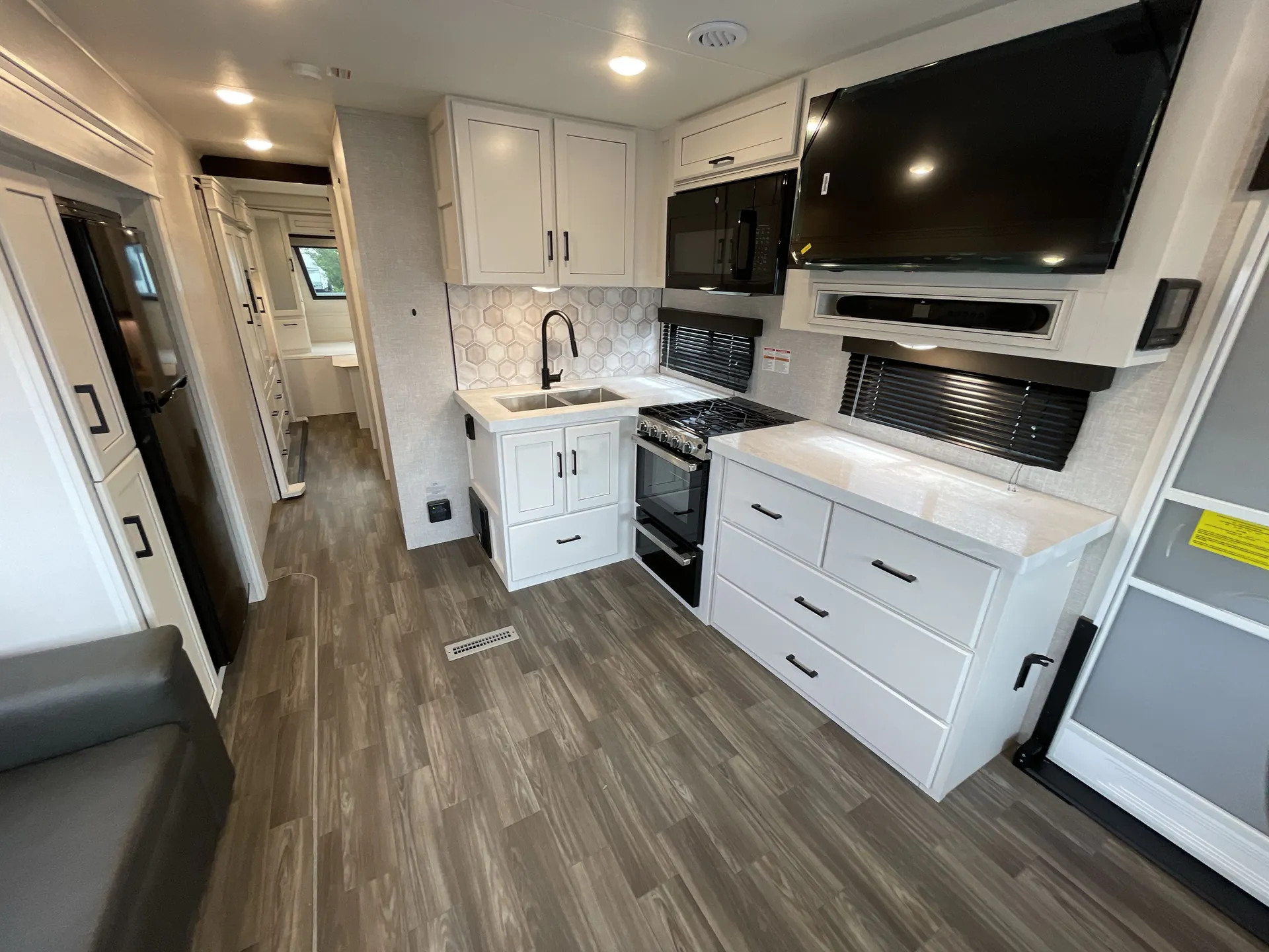 2024 Jayco Eagle 295RUCD — living area main
