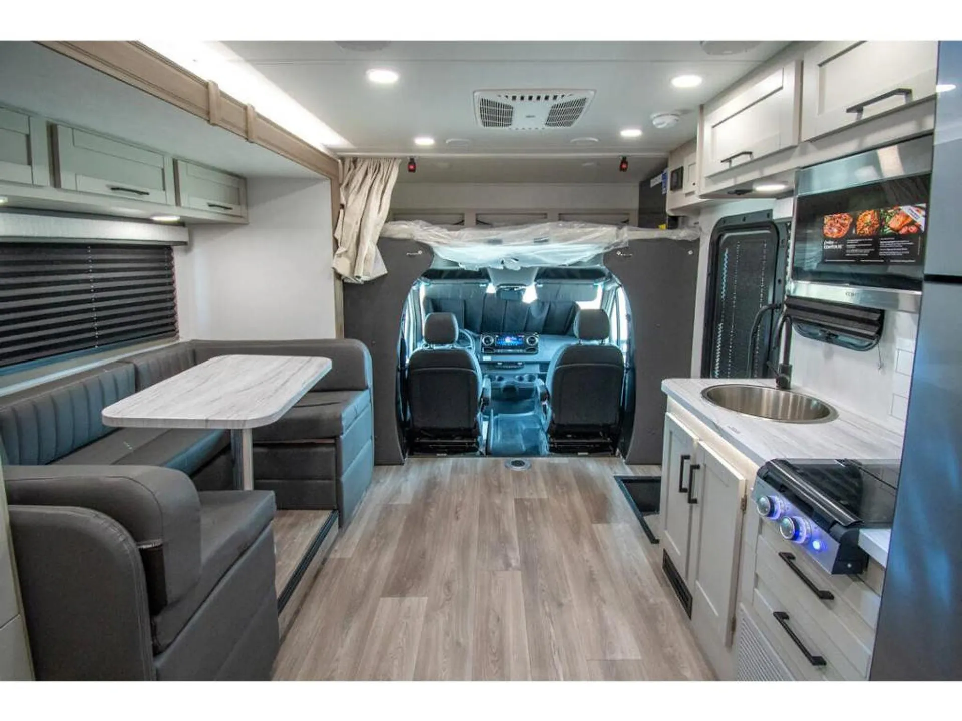 2026 Entegra Coach Qwest SE 24L - Photo 3