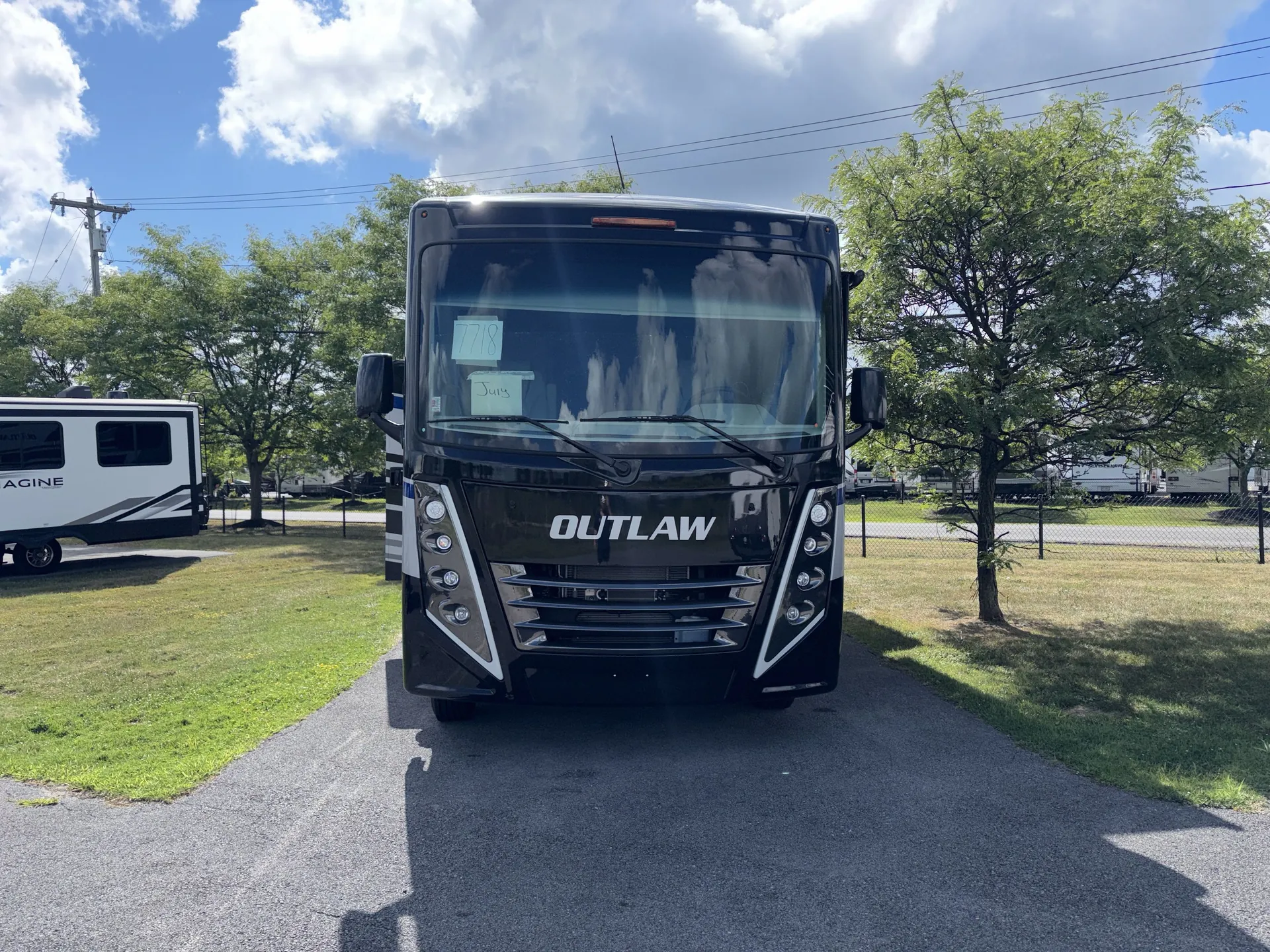 2027 Thor Motor Coach Outlaw Wild West 38K - Photo 2