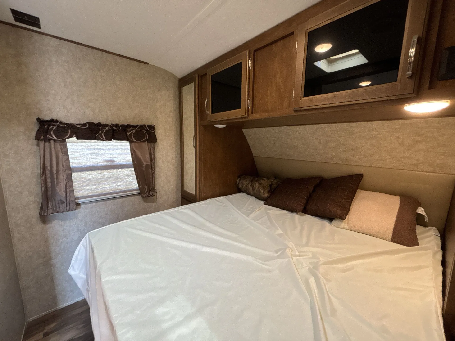 2017 Forest River Wildcat 251RBQ — living area main