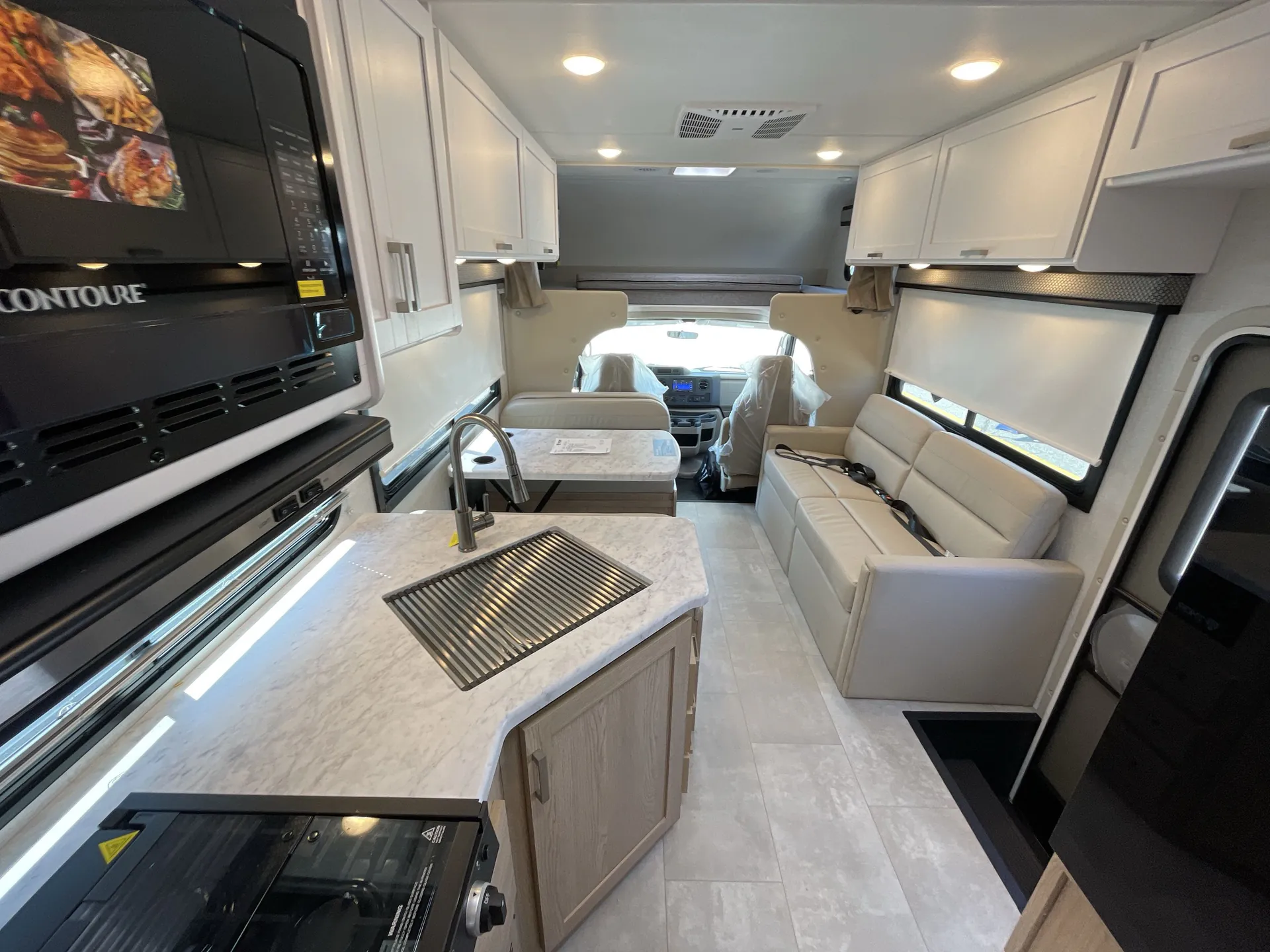 2026 Thor Motor Coach Freedom Elite 28HZ — living area main