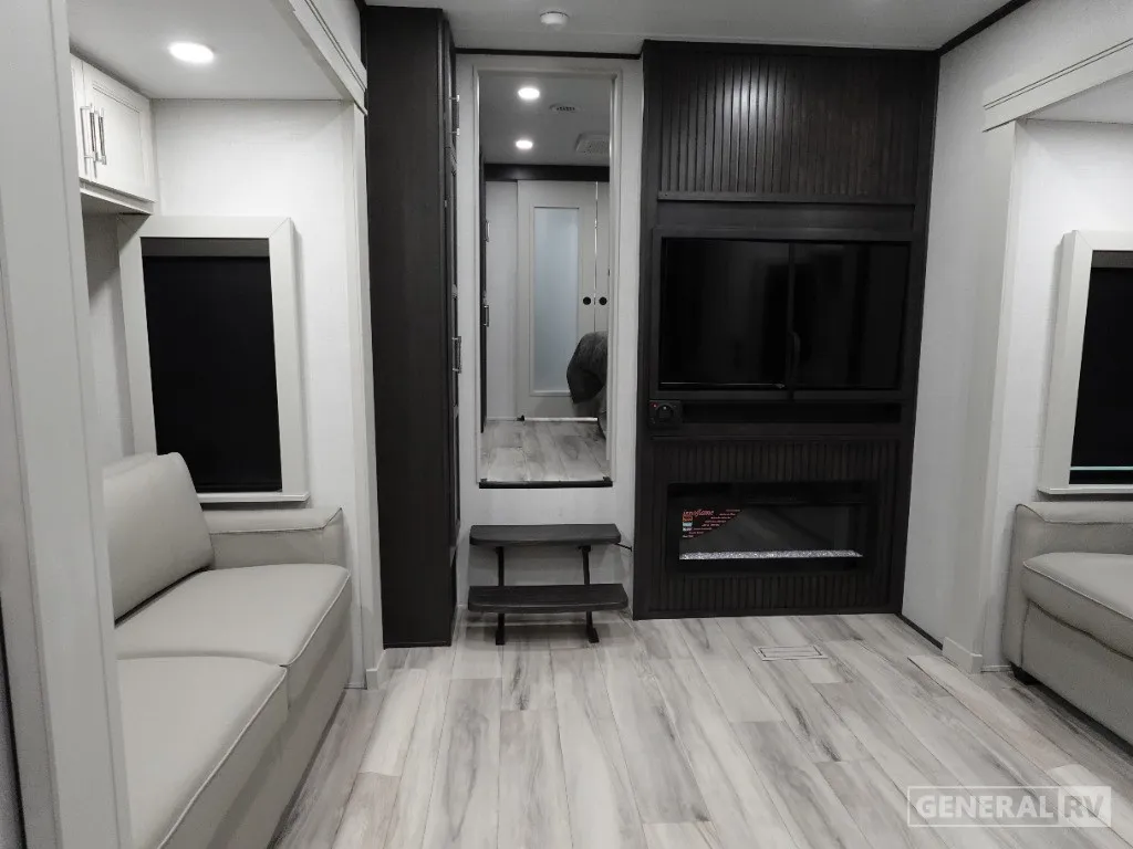 2026 Keystone Alpine 3820FK - Photo 3
