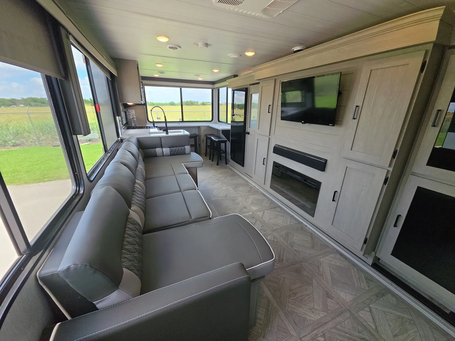 2024 Forest River Wildwood 29VIEW — living area main