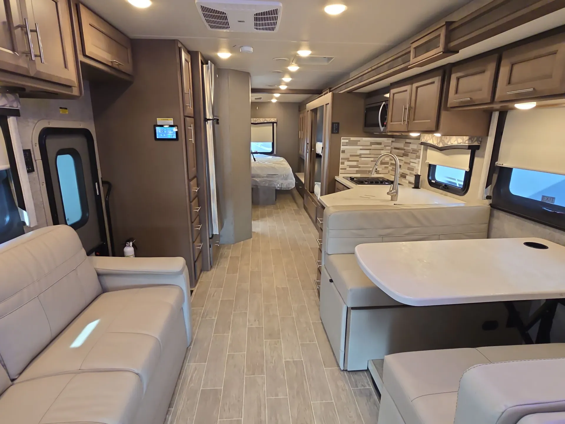 2022 Thor Motor Coach Omni RS36 — living area main