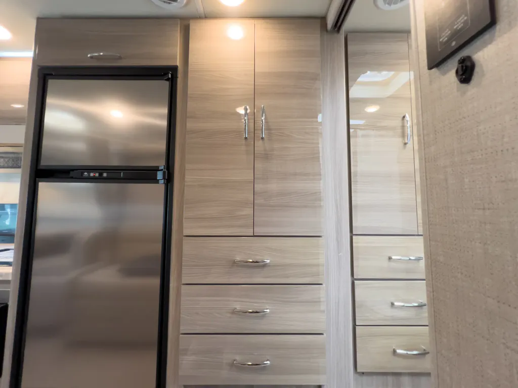 2021 Thor Motor Coach Tiburon 24FB, Photos photo 7