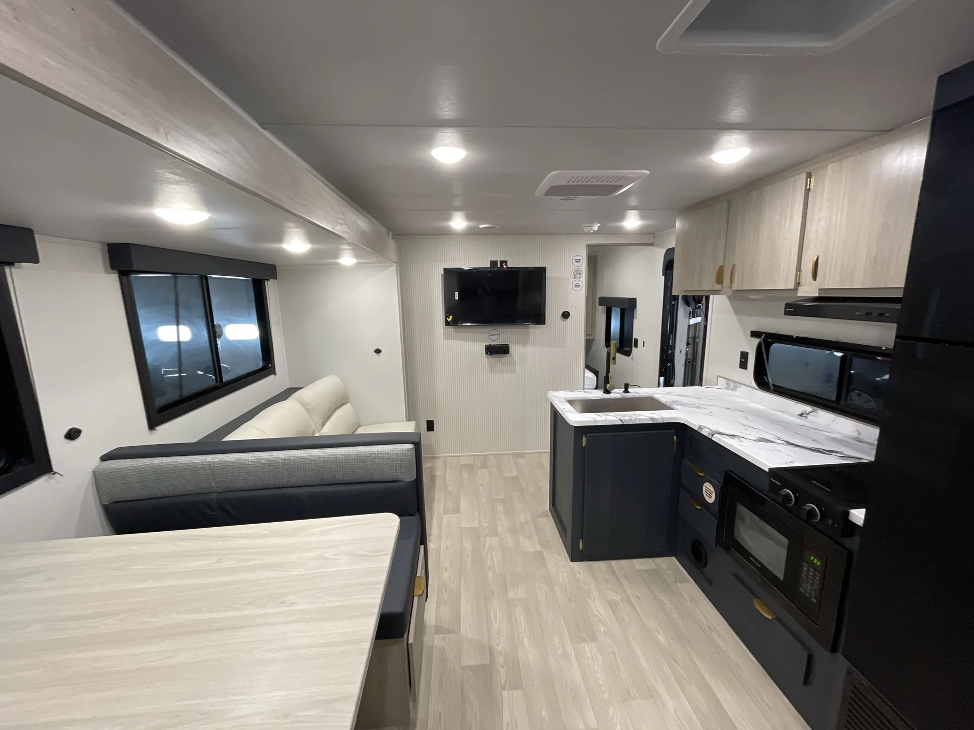 2026 East to West Acclaim 2700BH — living area main