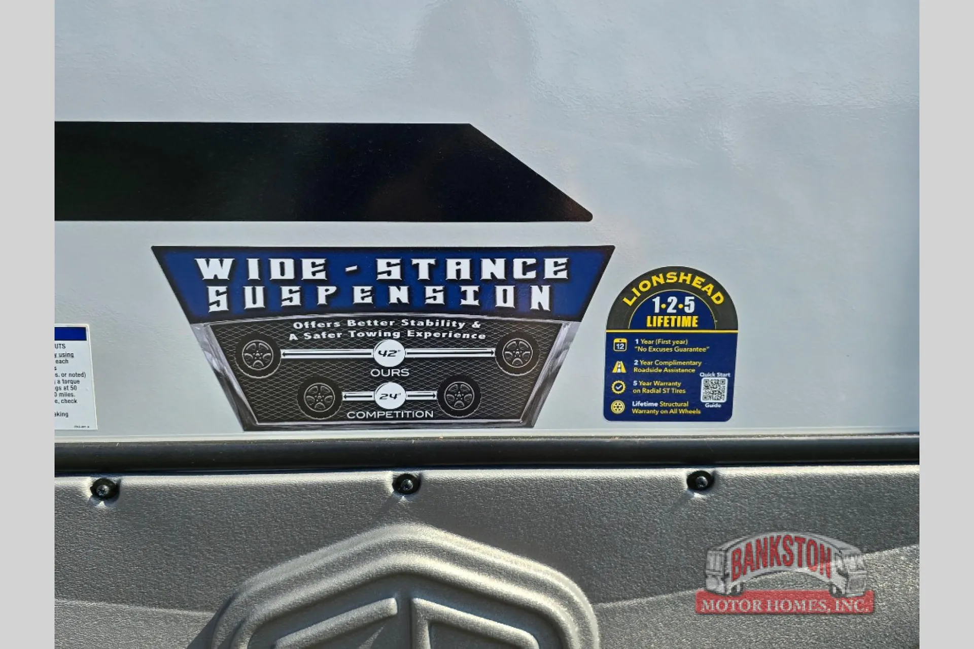 2027 Forest River Wildwood Heritage Glen 301FAM — Photo 6