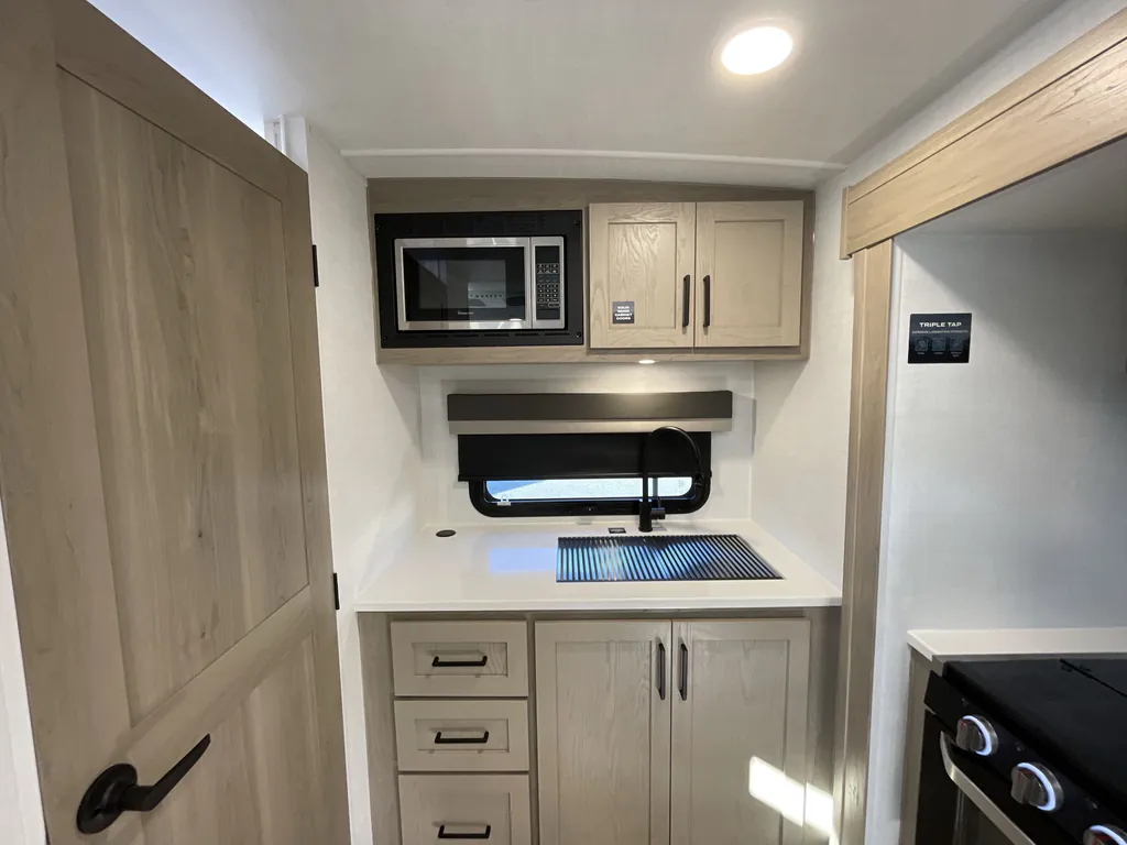 2026 Forest River Flagstaff Micro Lite 25FBD, Photos photo 11