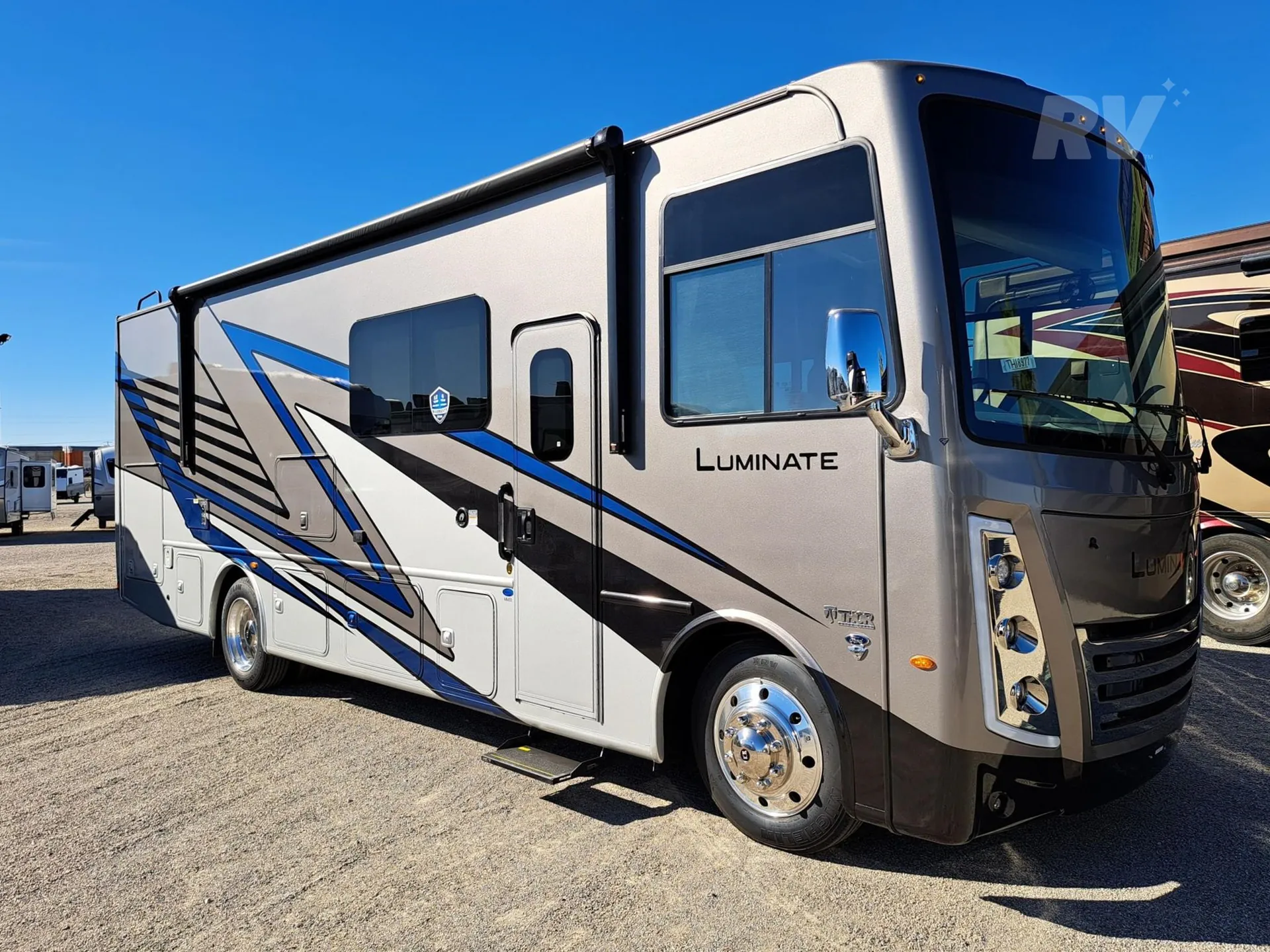 2026 Thor Motor Coach Luminate MM30 - Photo 3