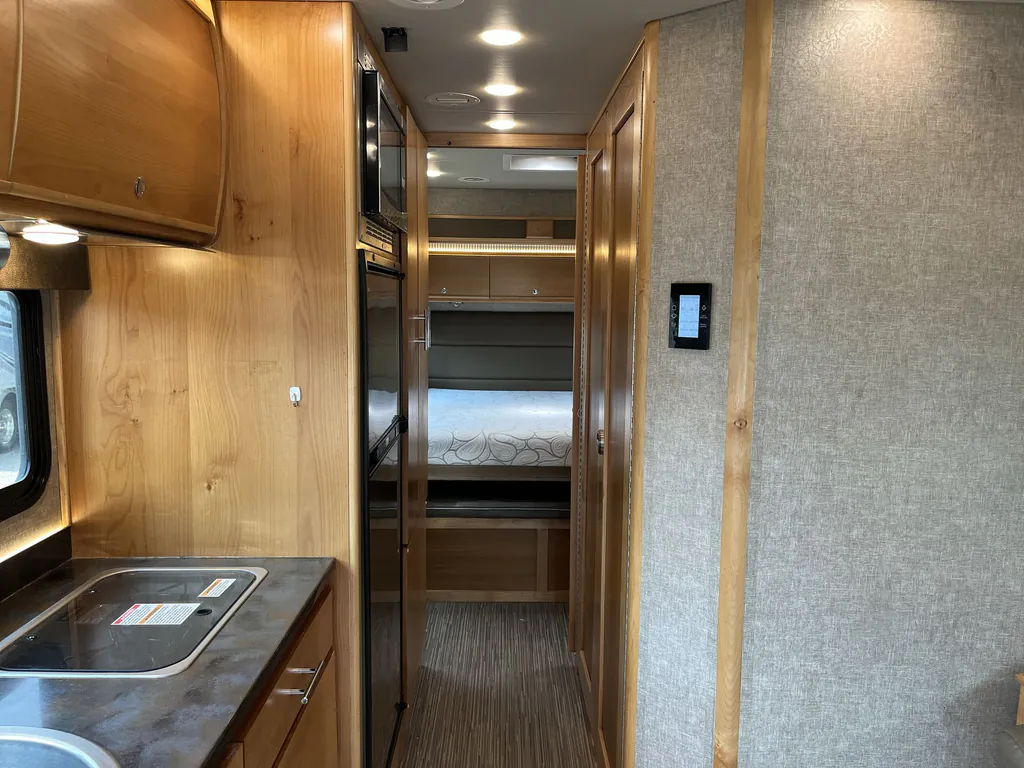 2017 Tiffin Wayfarer 24 QW, Photos photo 9