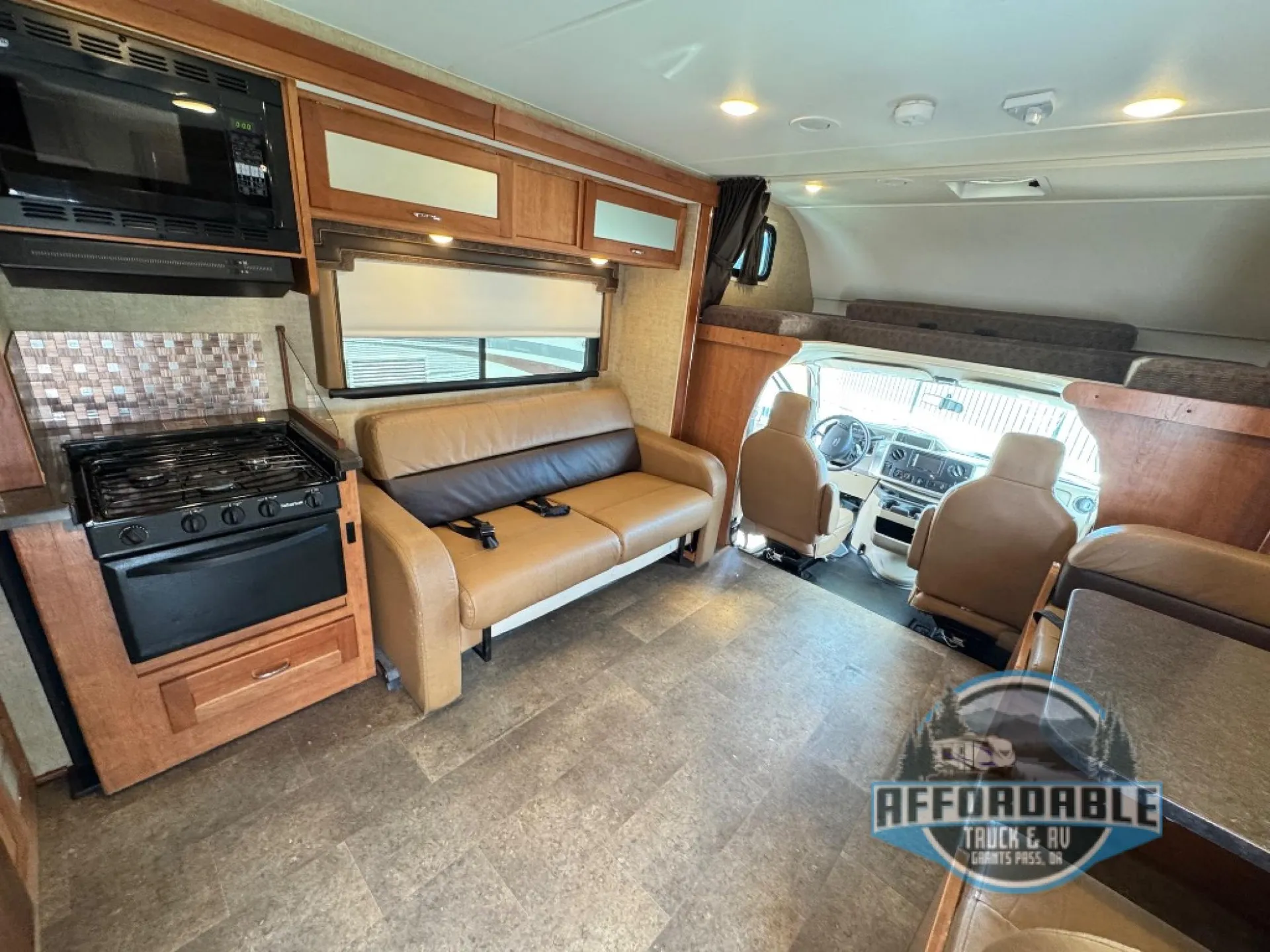 2017 Winnebago Spirit 31D - Photo 2