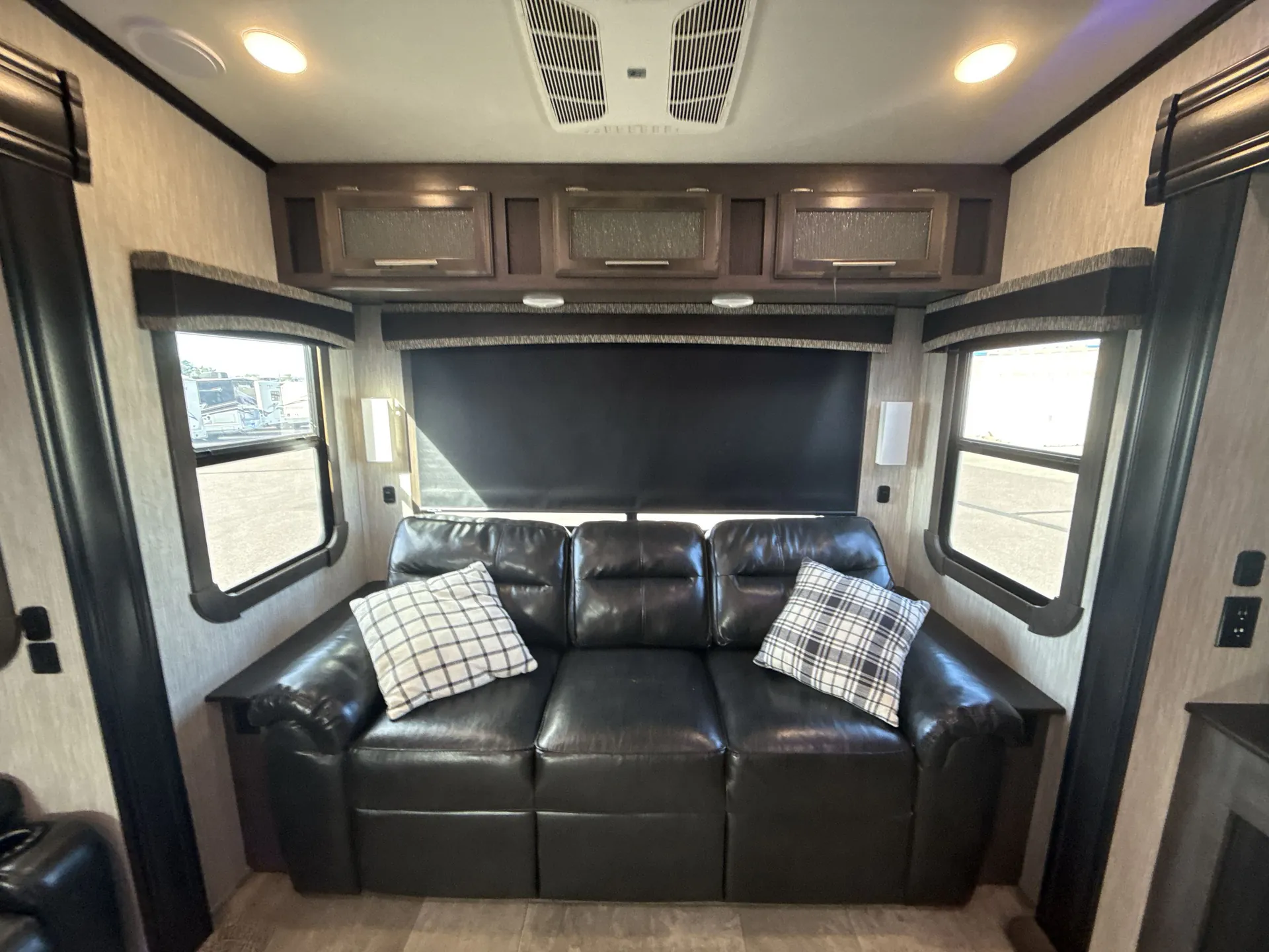 2019 CrossRoads Cruiser 3441WB — living area main