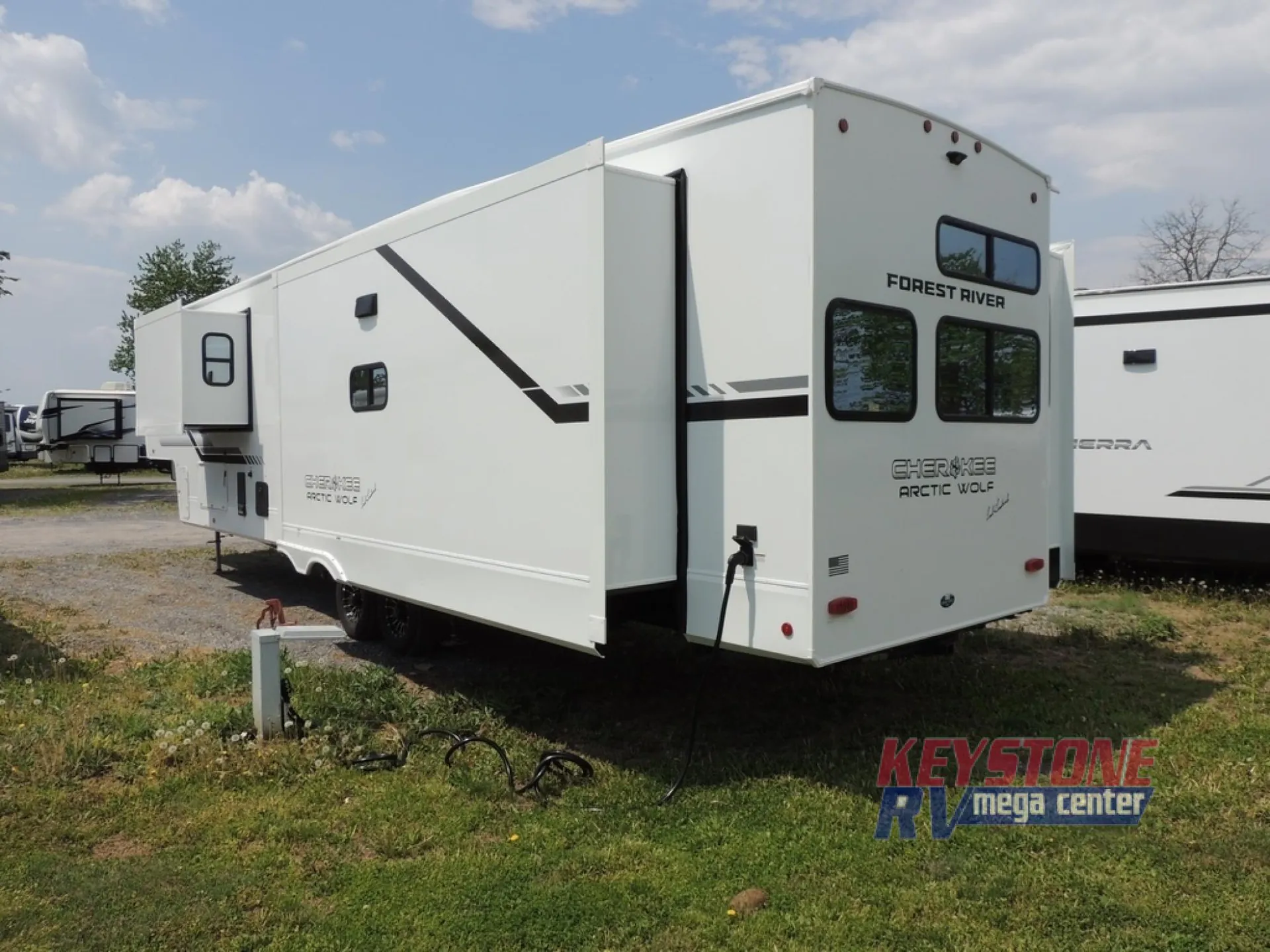 2026 Forest River Cherokee Arctic Wolf 38LEAHG - Photo 4