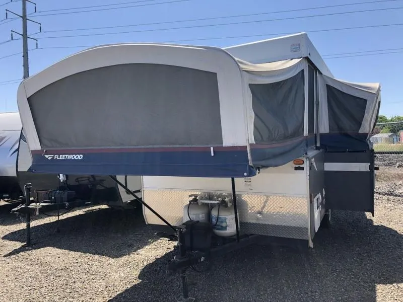 2005 Fleetwood RV Niagara Used    3933 - Photo 2