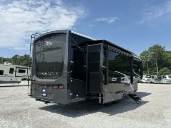 2027 Jayco Pinnacle 32RLTS - Photo 3
