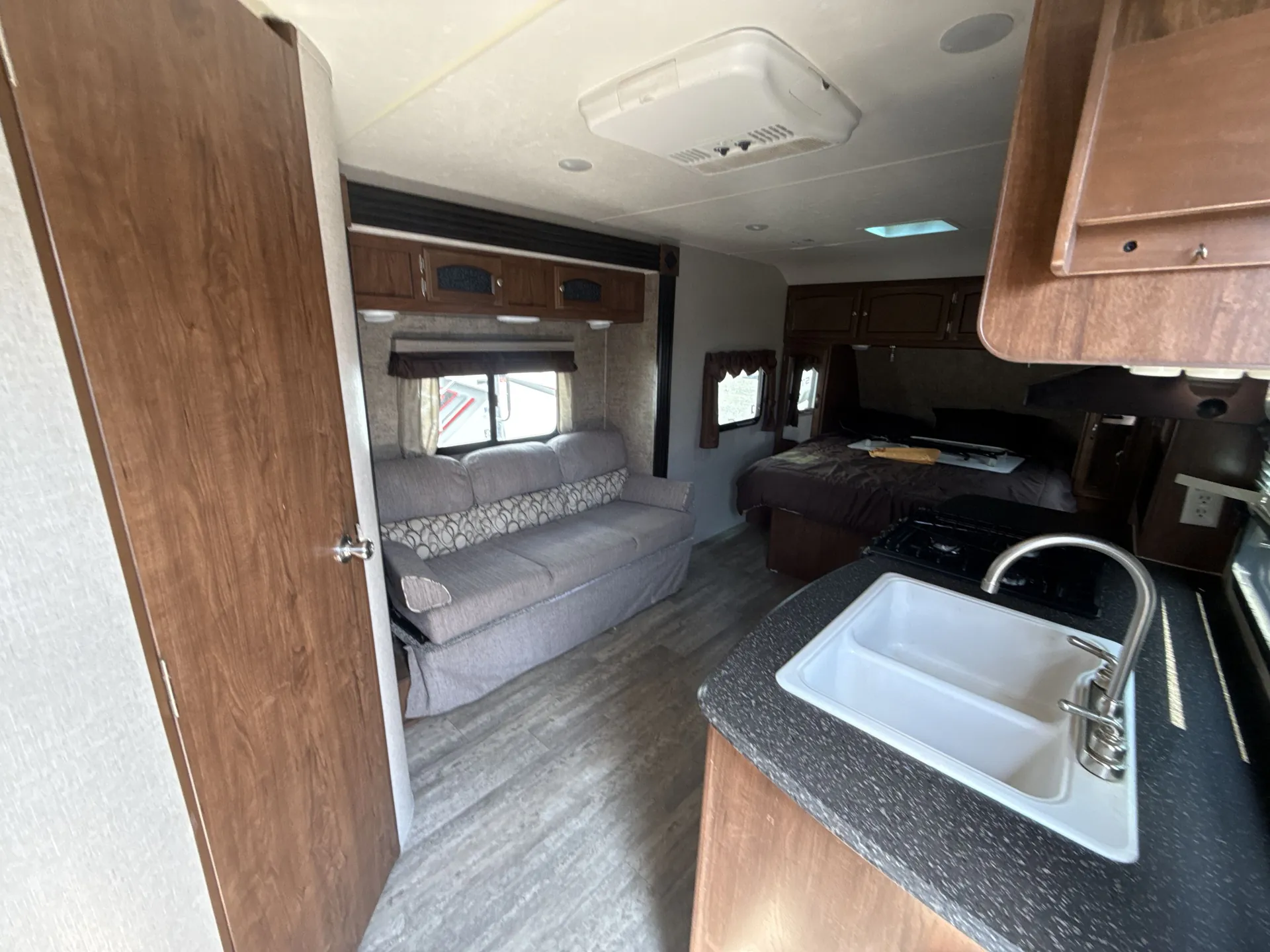 2016 Coachmen Freedom Express 192RBS — living area main