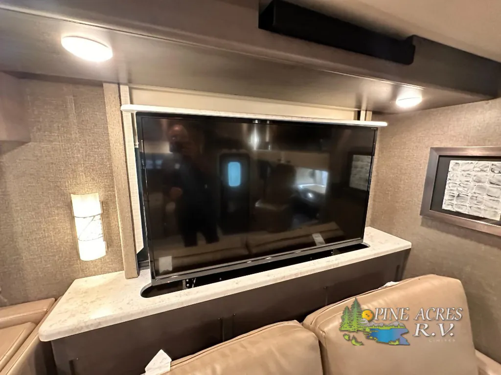 2022 Thor Motor Coach Challenger 35MQ, Photos photo 23