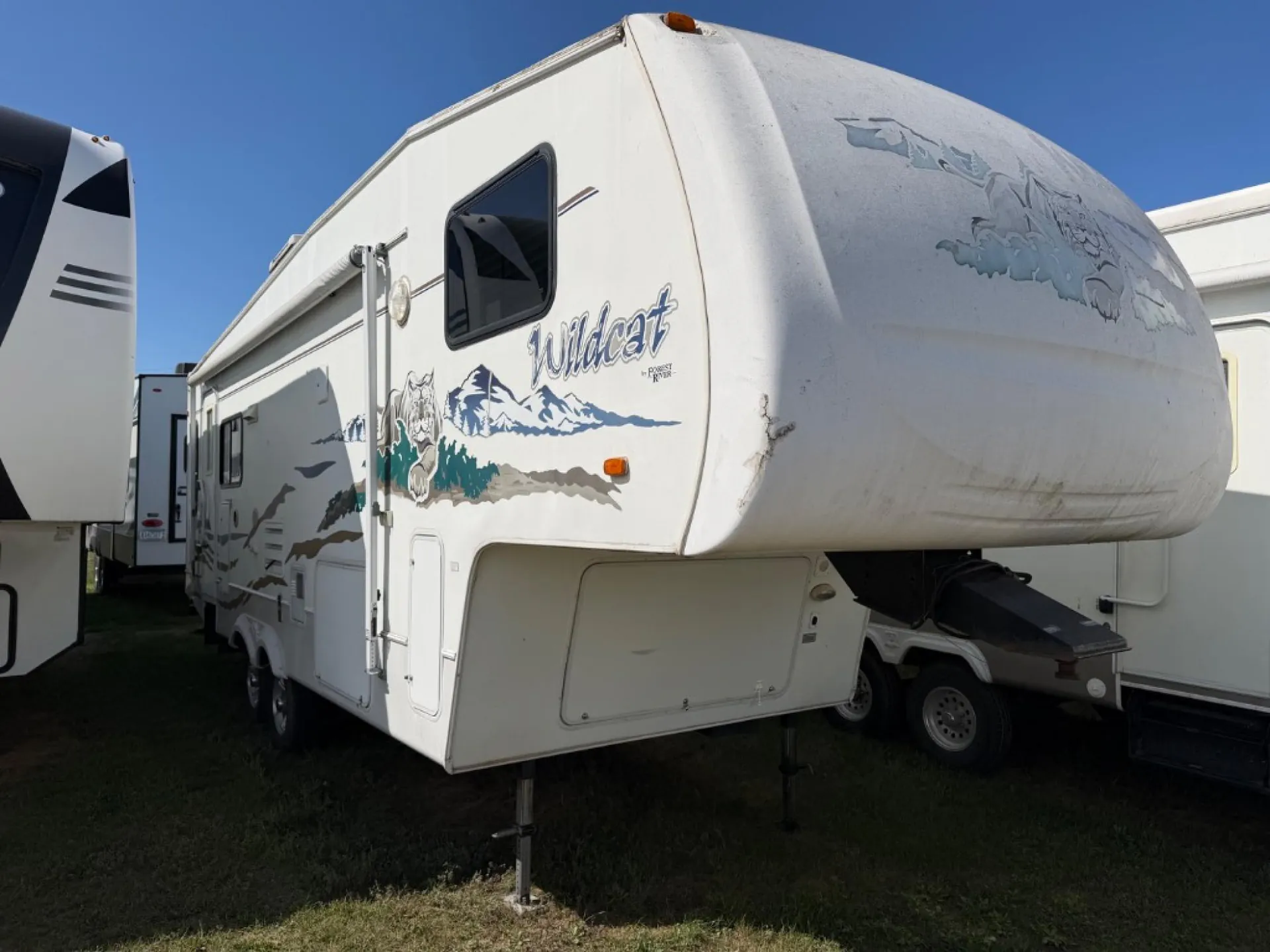 2005 Forest River Wildcat 27RL — Photo 6
