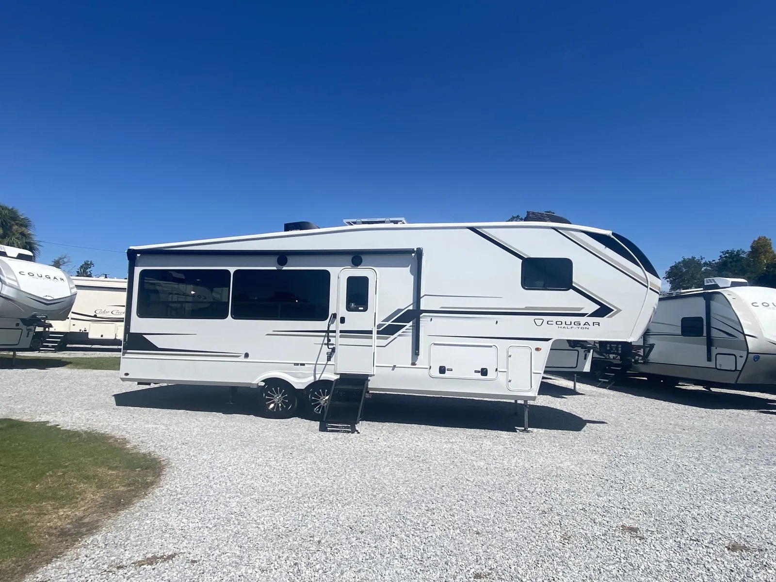 2026 Keystone RV Cougar Half-Ton 26RES - Photo 3