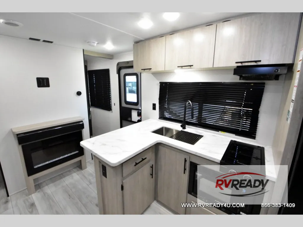 2027 East to West Della Terra 280BH, Photos photo 13