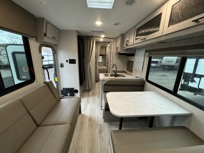 2024 Coachmen Freelander 27QB - Photo 4