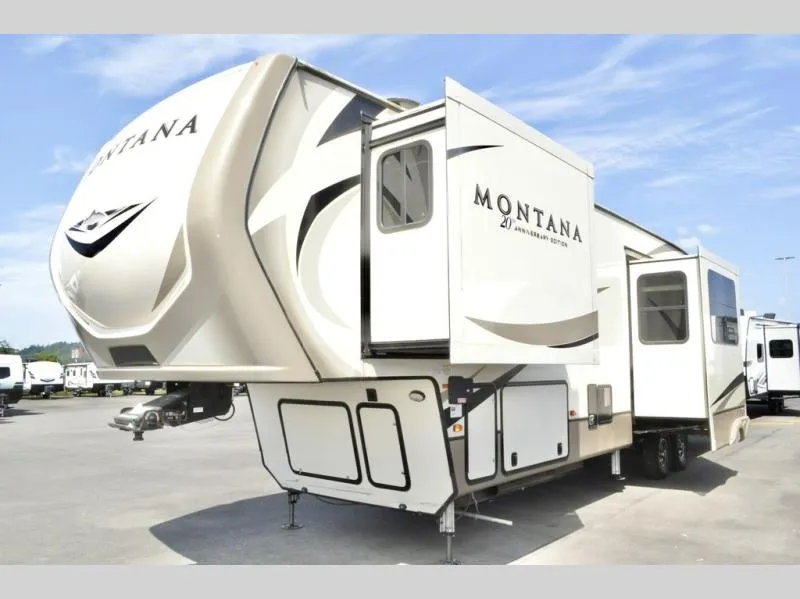 2019 Keystone Montana 3700LK - Photo 3