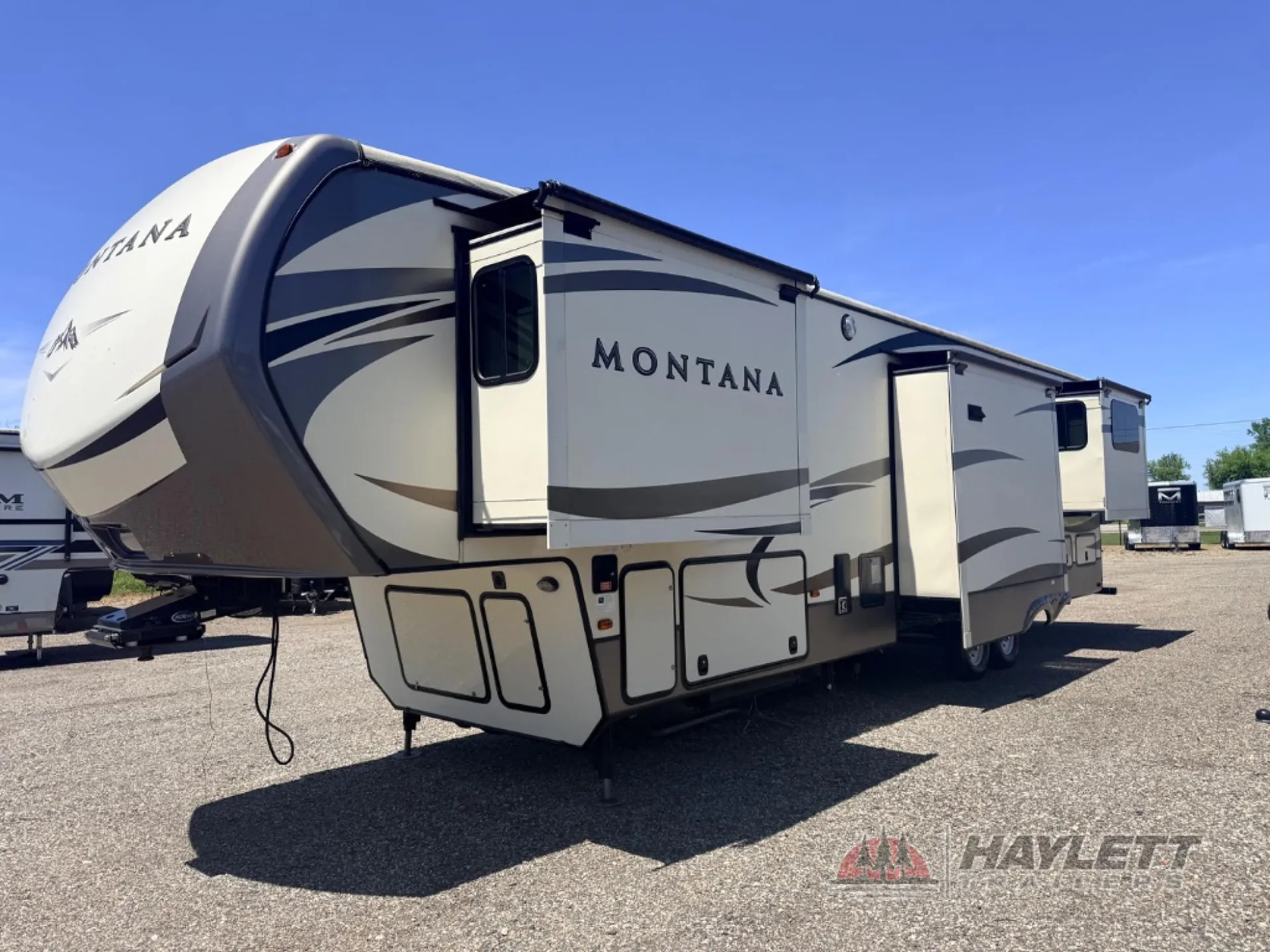 2016 Keystone Montana 3791RD - Photo 4