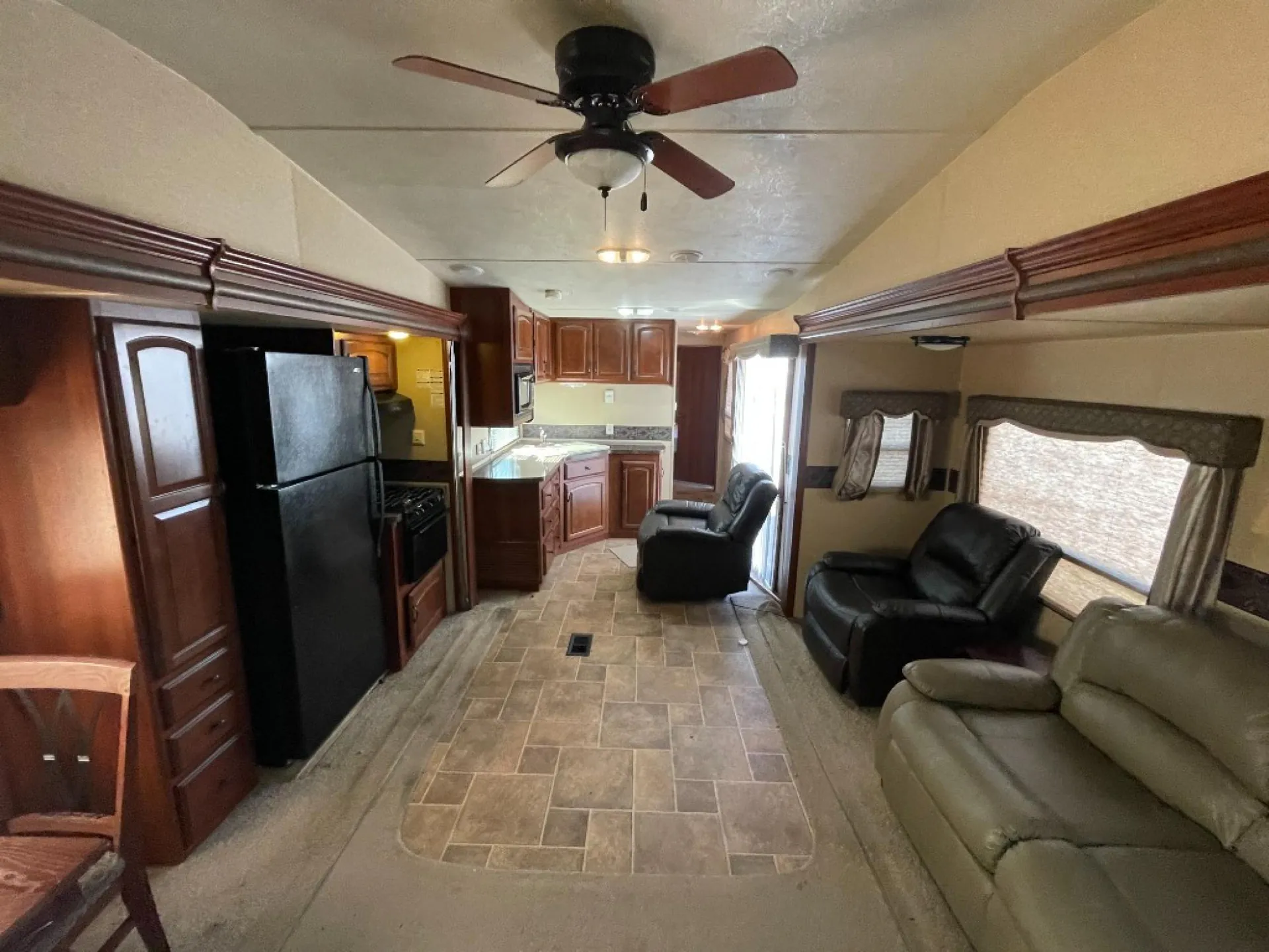 2011 Forest River Salem Villa 372REDS dealer photo 8 from Hilltop Camper and RV