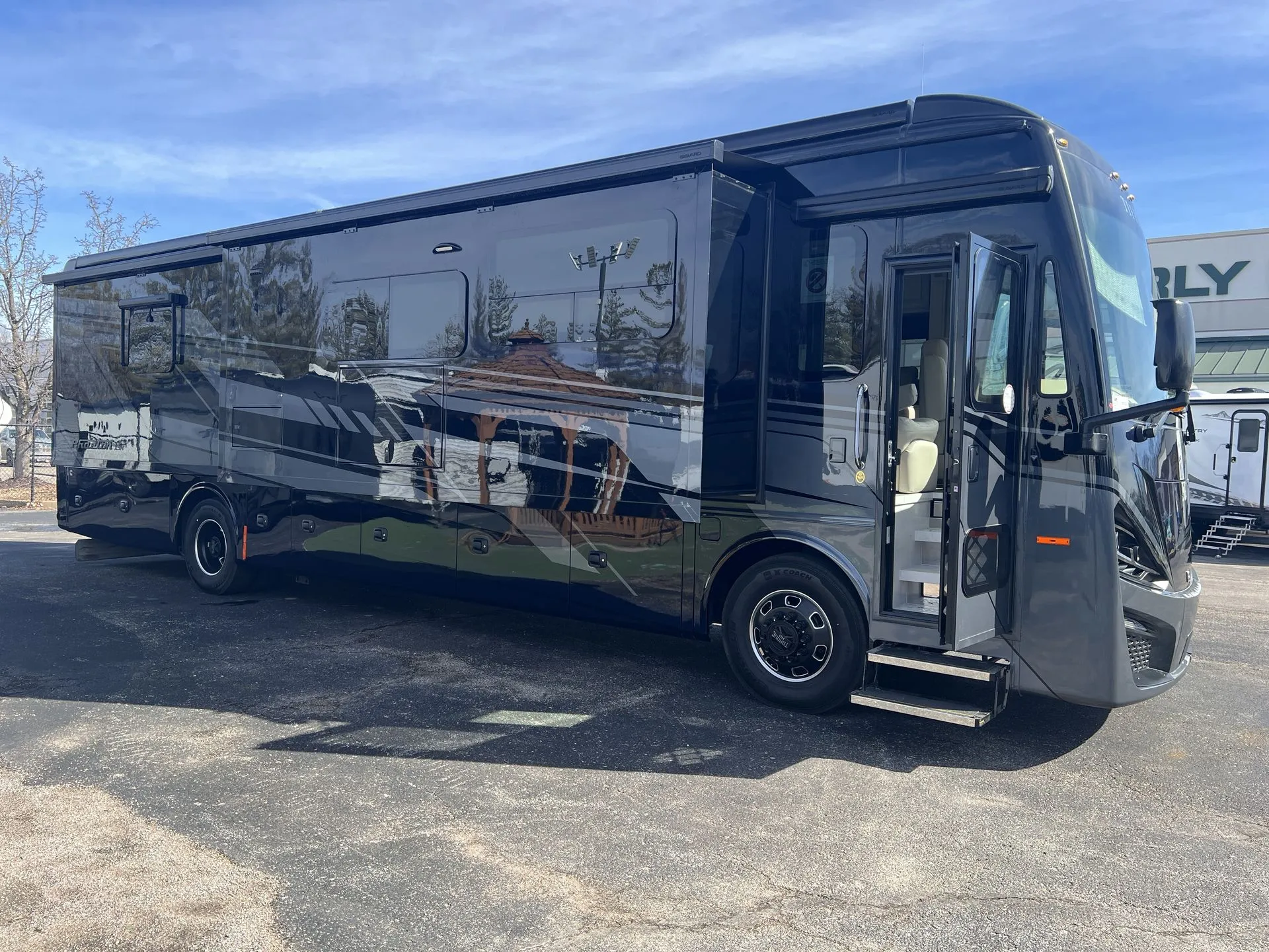 2026 Tiffin Phaeton 40 IH - Photo 2