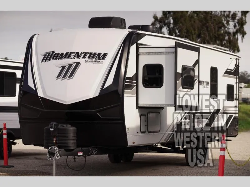 2026 Grand Design Momentum G-Class 31G - Photo 3