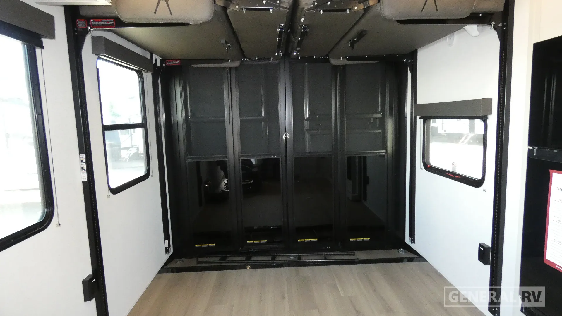 2026 Grand Design Momentum G-Class 25G - Photo 3