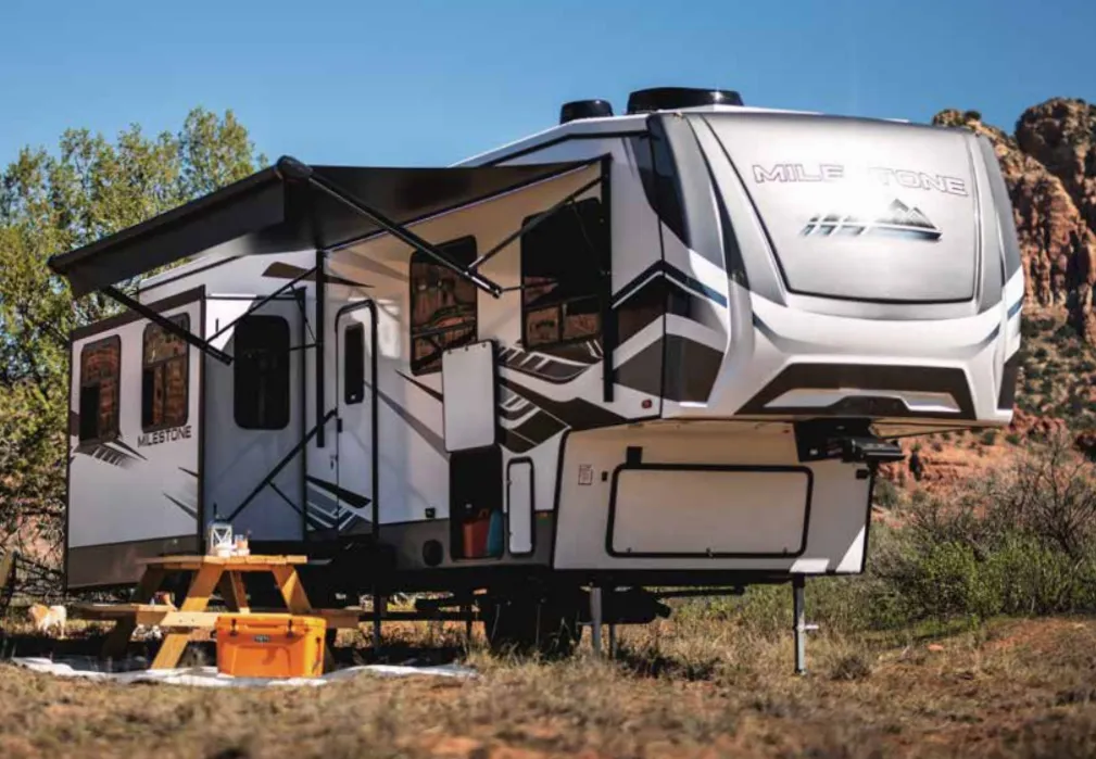 Heartland Milestone 380DSL exterior