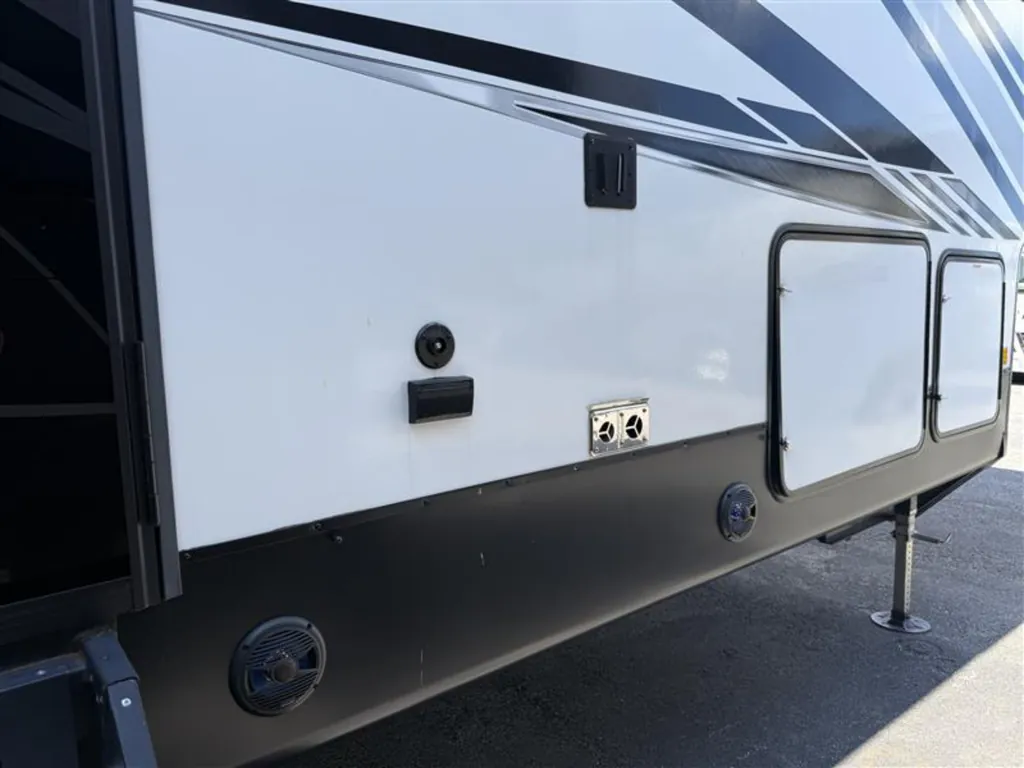 2021 Forest River Rogue Armored 351G2, Photos photo 32