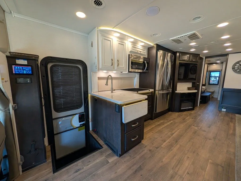 2023 Entegra Coach Accolade 37K, Photos photo 18