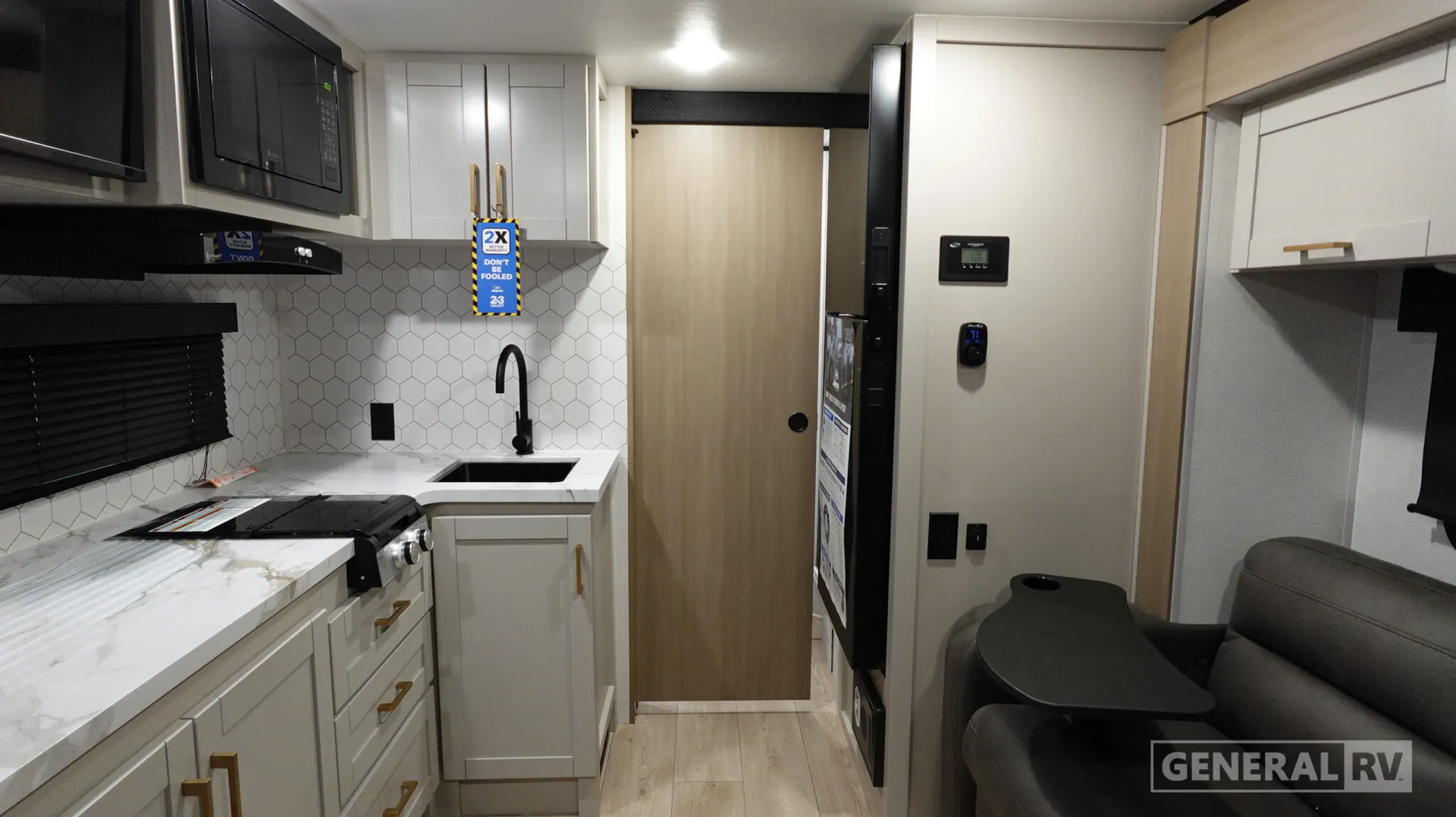 2027 Jayco Jay Feather Air 16RB - Photo 3