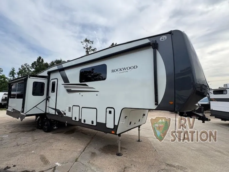 2026 Forest River Rockwood Signature 401SFB - Photo 2