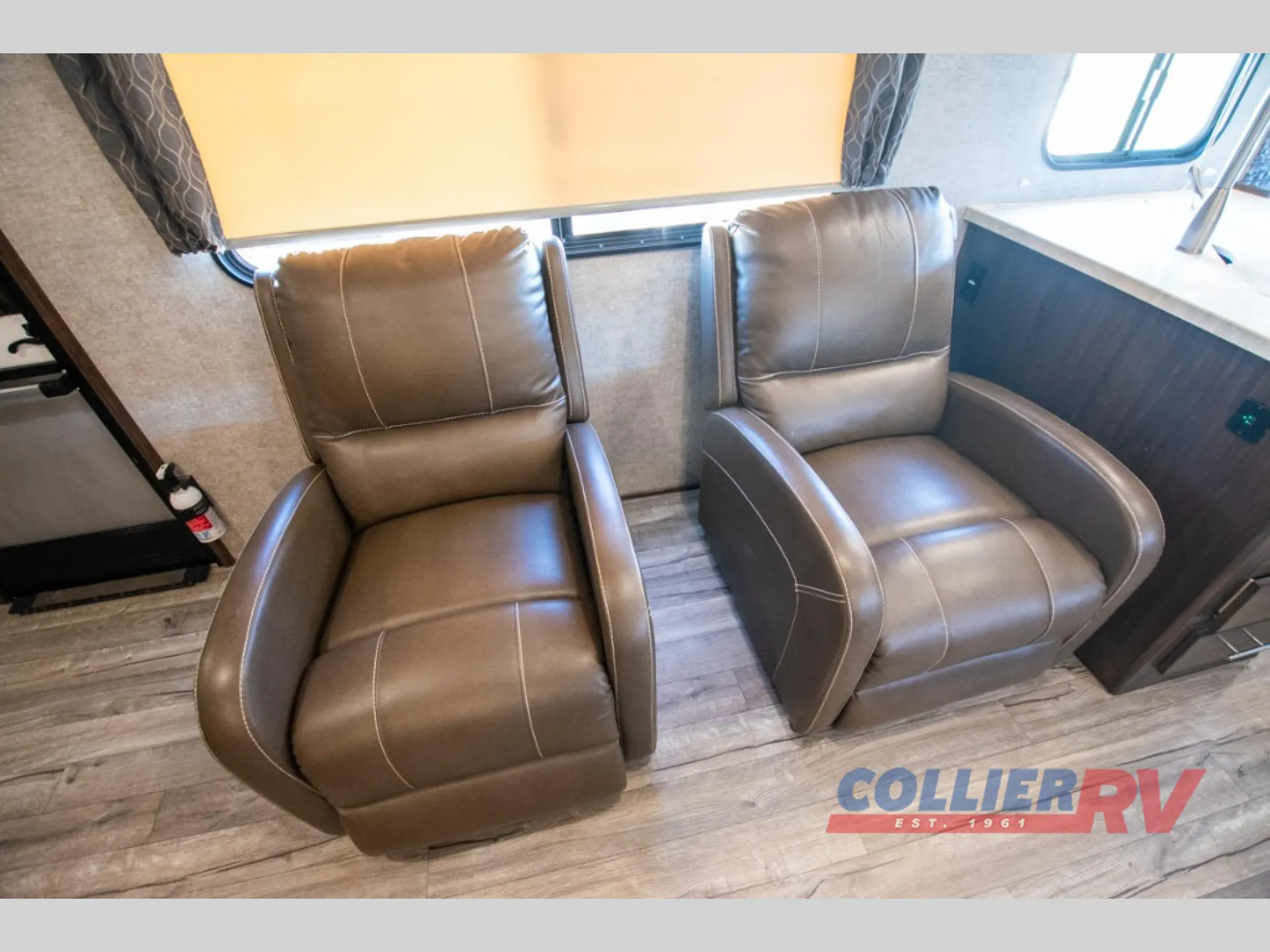 2018 Forest River Cherokee Alpha Wolf 27RK-L — Photo 6