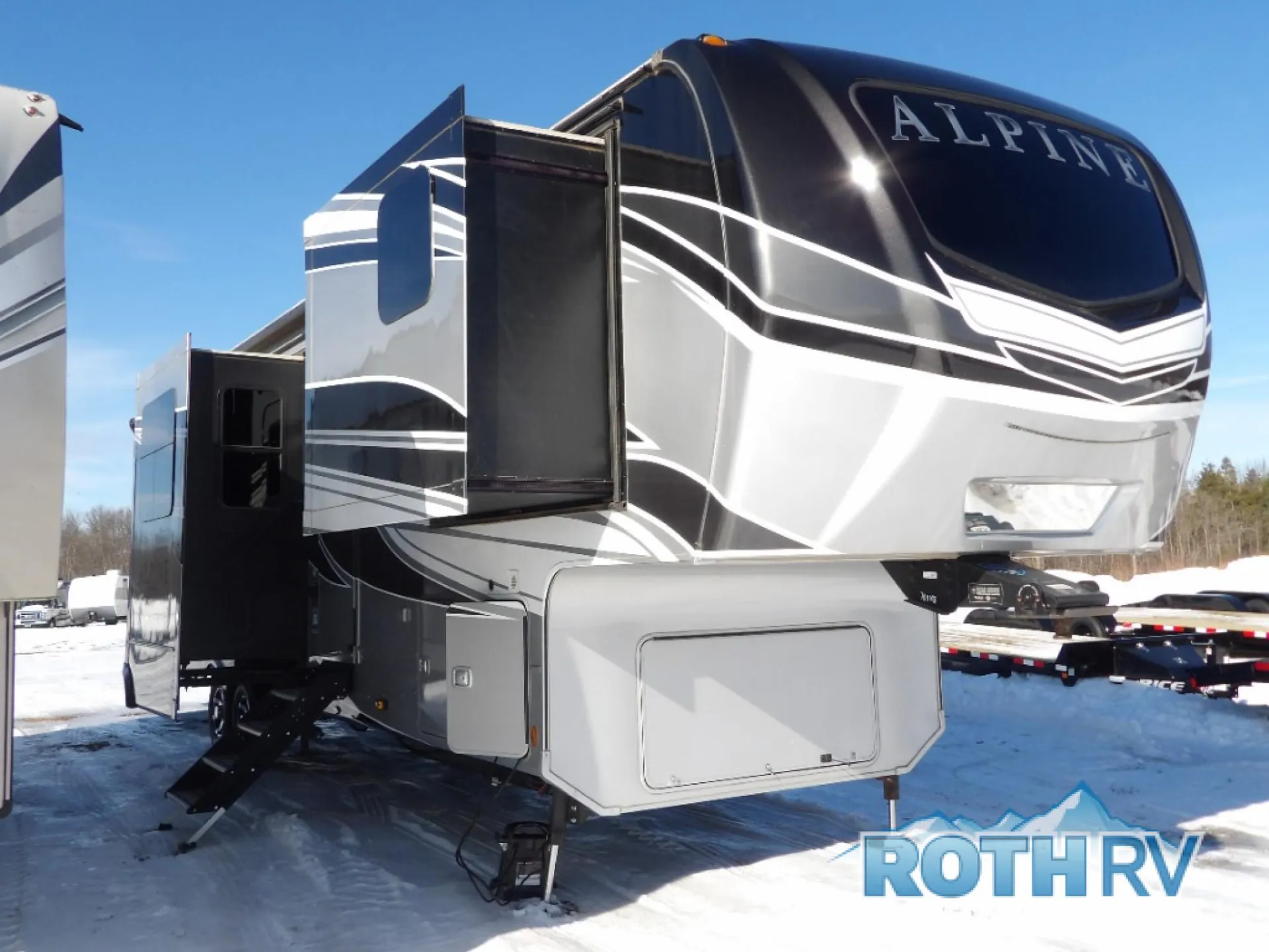 2022 Keystone Alpine 3790FK - Photo 2