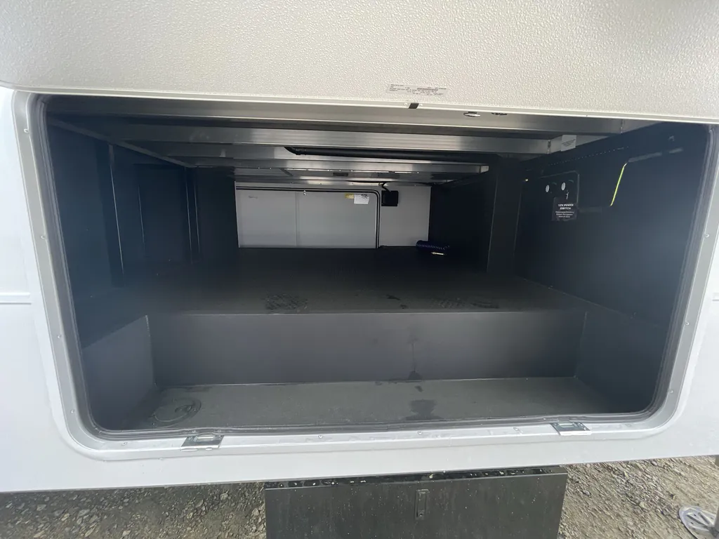 2026 Brinkley Model Z 3600, Photos photo 2