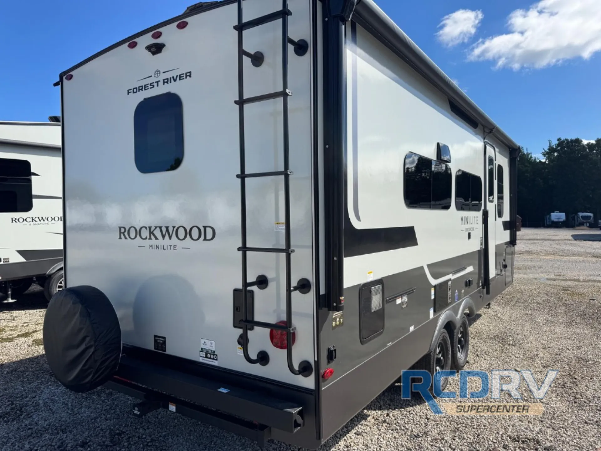 2027 Forest River Rockwood Mini Lite 2524FBT - Photo 3