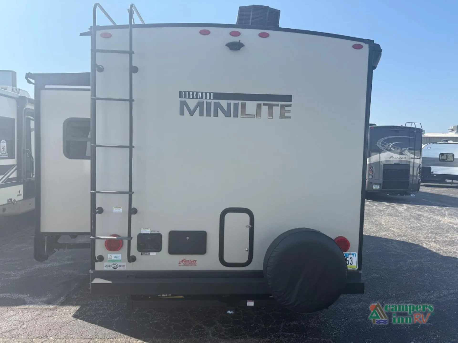 2022 Forest River Rockwood Mini Lite 2104S — Photo 6