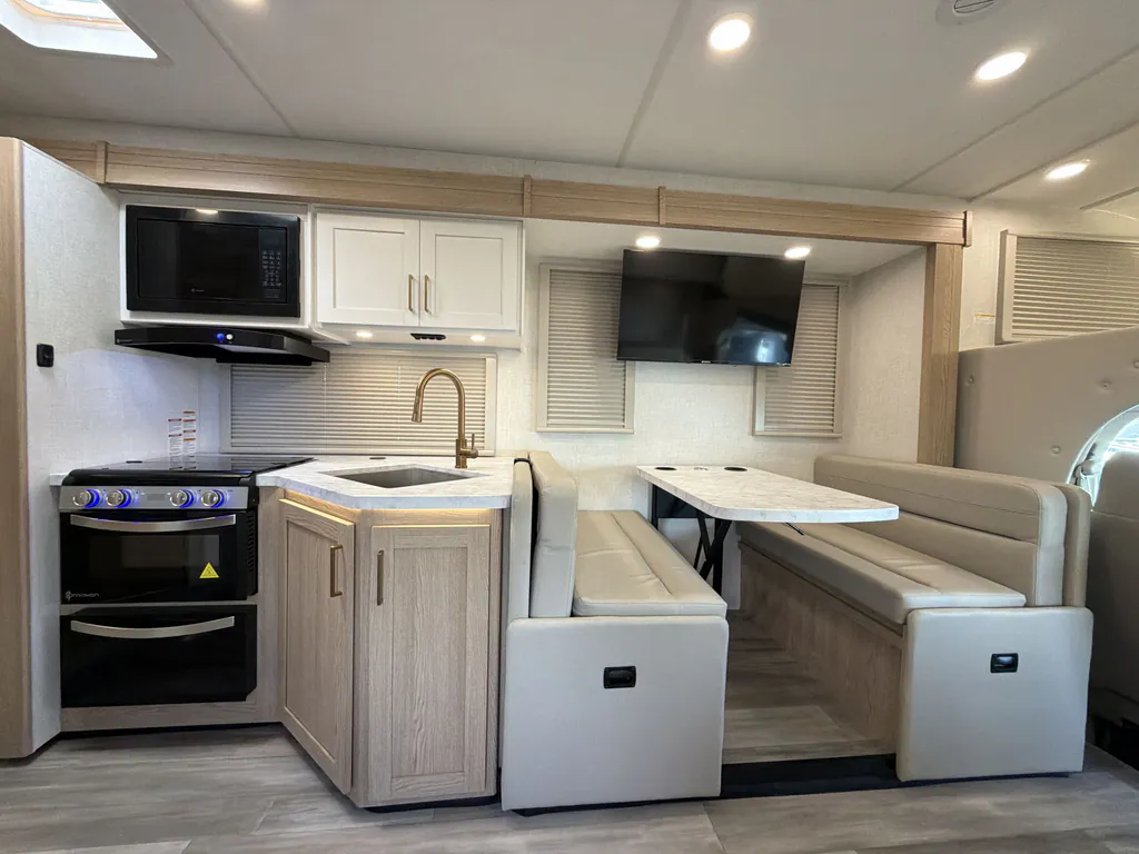 2027 Thor Motor Coach Freedom Elite 31FE, Photos photo 13