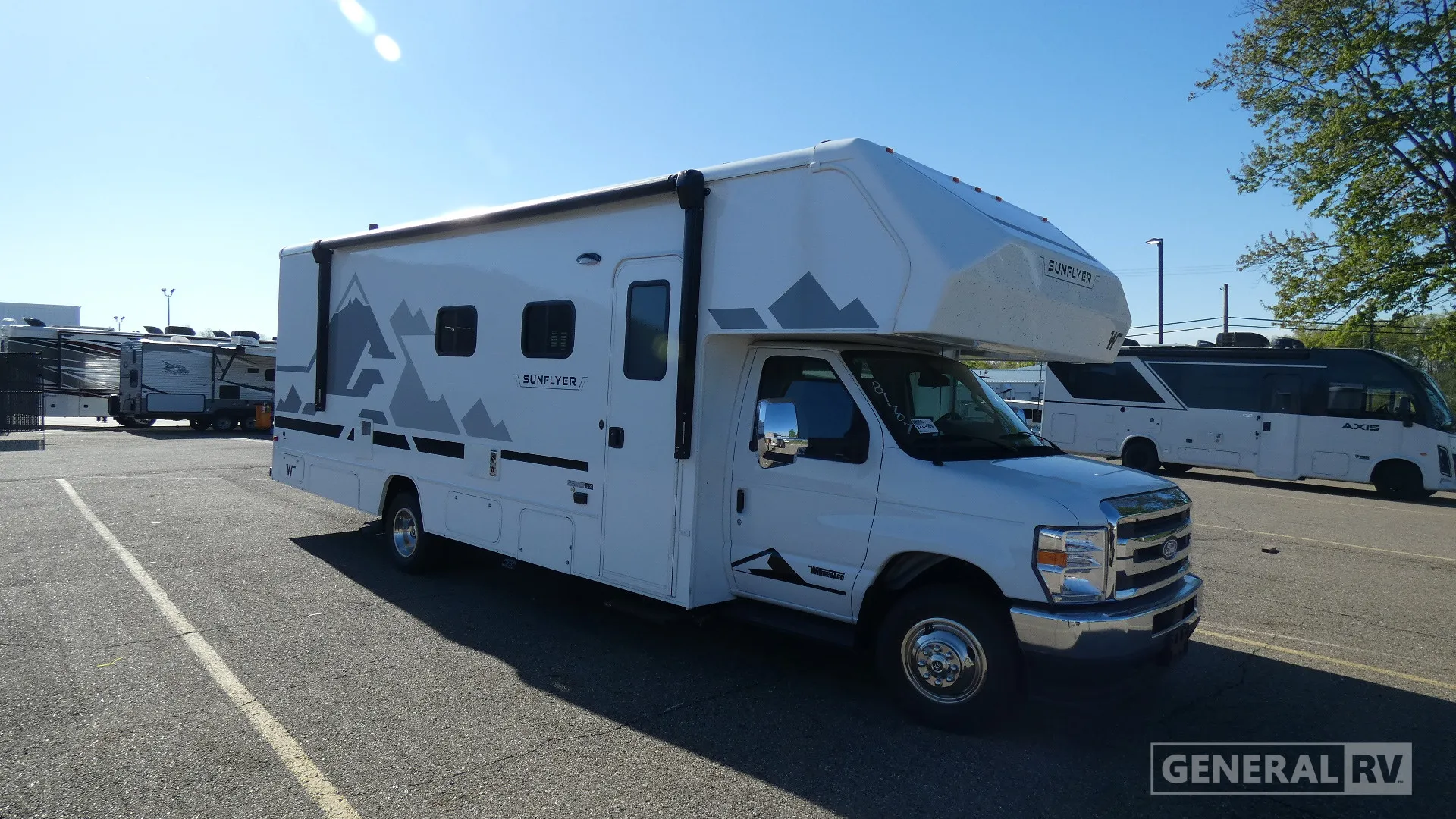 2027 Winnebago Sunflyer 28MB - Photo 2