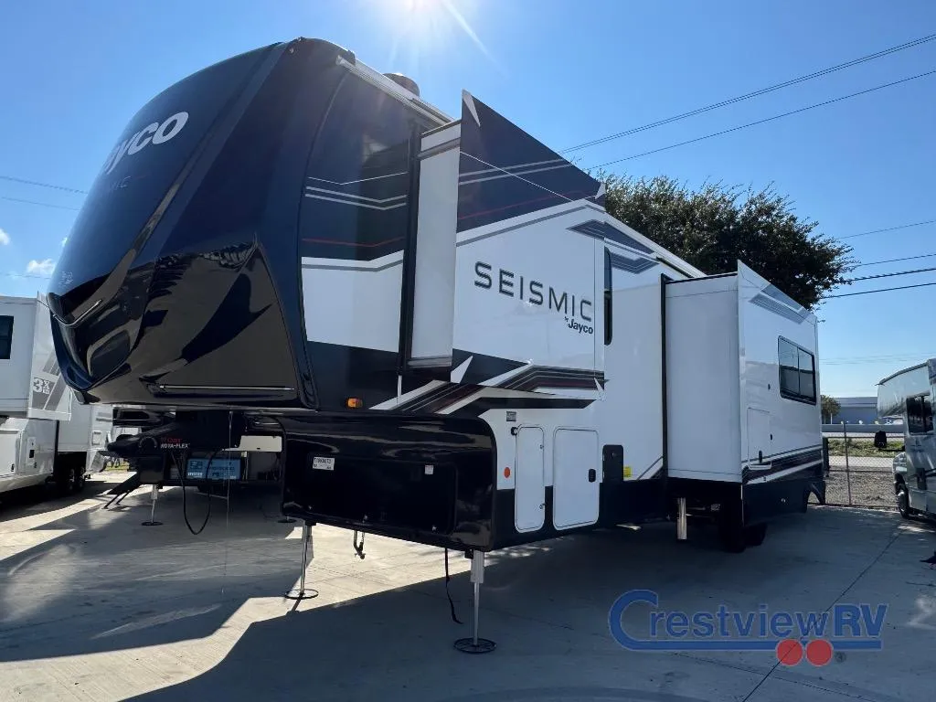 2026 Jayco Seismic 359 - Photo 4