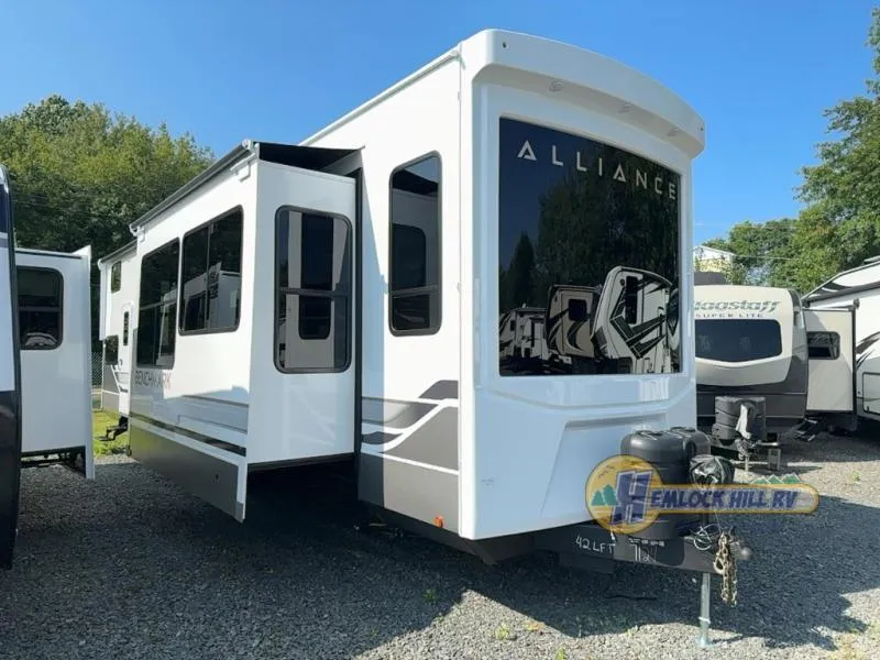 2026 Alliance RV Benchmark 42LFT - Photo 2