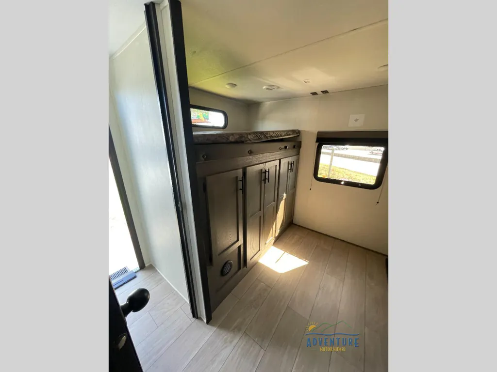 2026 Forest River Cherokee Alpha Wolf 33BH, Photos photo 21