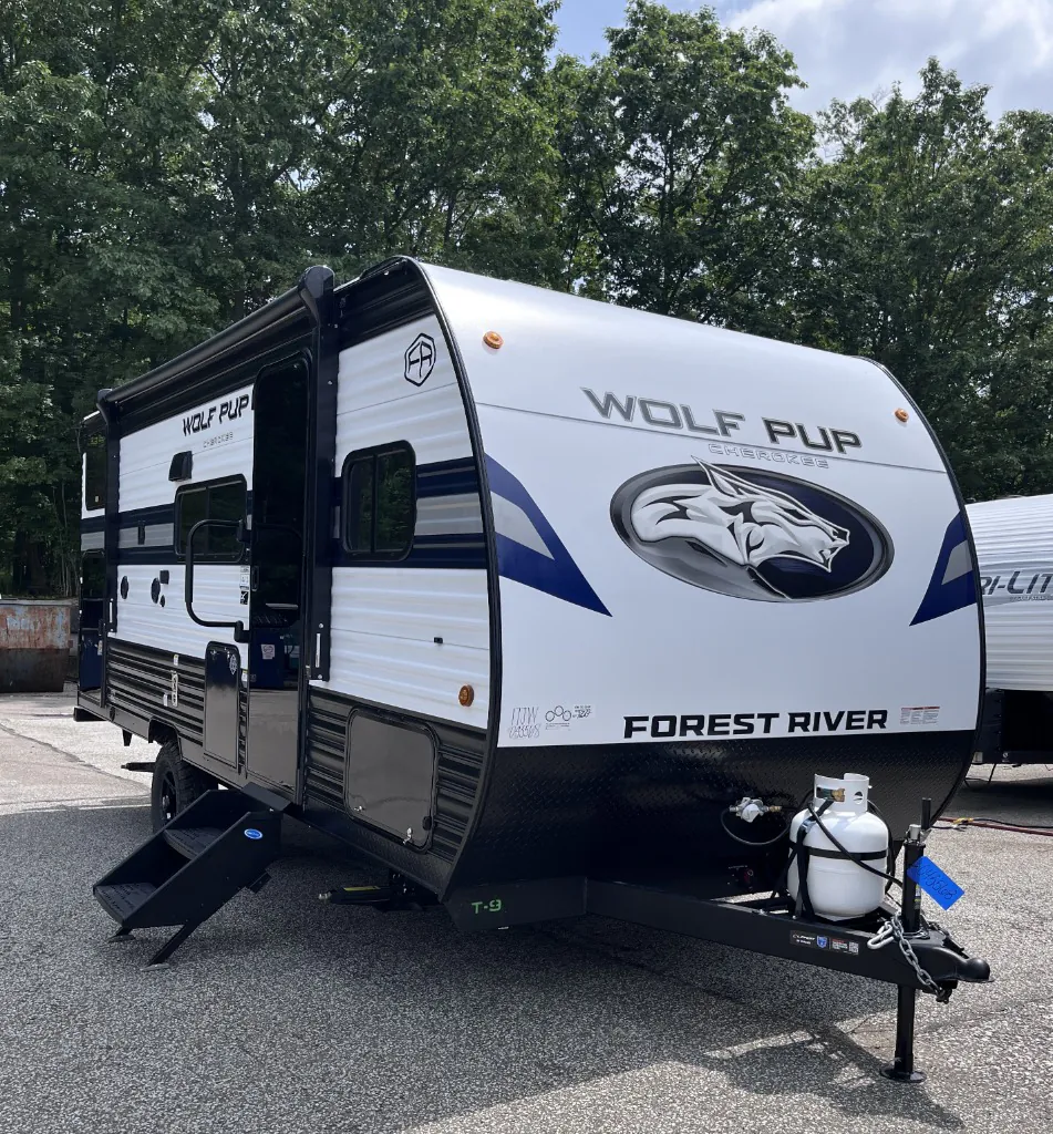 2027 Forest River Cherokee Wolf Pup 17JW
