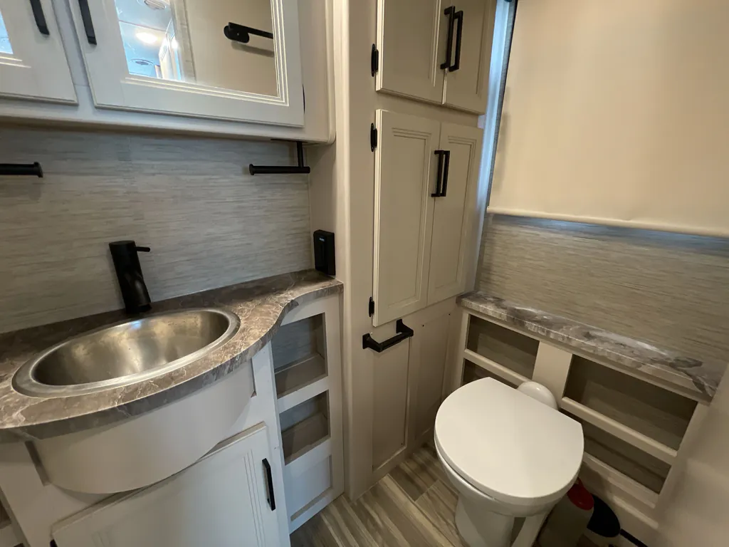 2023 Thor Motor Coach Axis 24.3, Photos photo 17